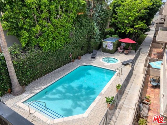 4477 Woodman Avenue, Sherman Oaks CA: https://media.crmls.org/mediaz/507c07e8-d1a7-4c42-802c-75f67c2966d9.jpg