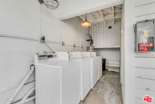 8613 W Olympic Boulevard, Los Angeles CA: https://media.crmls.org/mediaz/507c65bc-8d4b-4ff1-ac0f-027fbe87526d.jpg