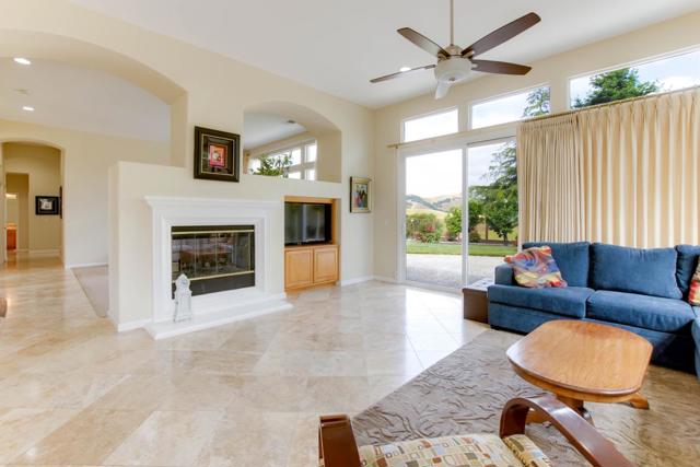 334 Paseo Gularte, San Juan Bautista CA: https://media.crmls.org/mediaz/507c8925-c04d-4ee5-a1b0-f16f94503b77.jpg