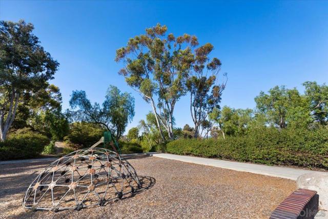 13330 Caminito Ciera, San Diego CA: https://media.crmls.org/mediaz/507d0e84-48f2-4dc3-bda4-1aa5a434b298.jpg