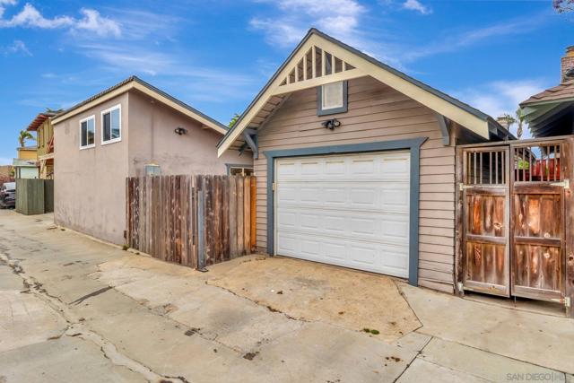 4232 Arden Way, San Diego CA: https://media.crmls.org/mediaz/507d9bf8-373b-4863-b24d-6514ecbe0a8e.jpg