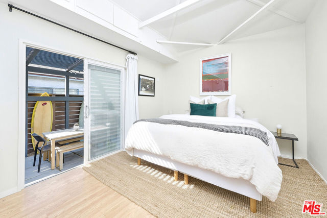 517 Venice Way, Venice CA: https://media.crmls.org/mediaz/507ec1e8-8776-43ee-99a0-f076b90be9db.jpg