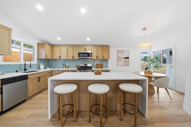 Detail Gallery Image 16 of 42 For 2828 Mission Village Dr, San Diego,  CA 92123 - 4 Beds | 2 Baths