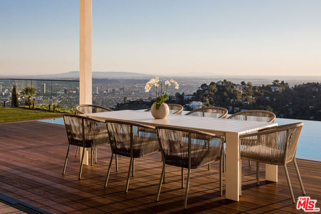 2371 Achilles Drive, Los Angeles CA: https://media.crmls.org/mediaz/507fdefb-4e4a-4d95-bb7b-ea8a2ac56750.jpg