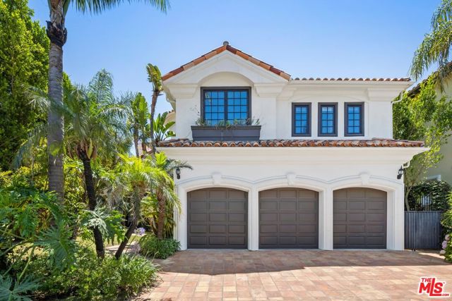 16718 Via Pacifica, Pacific Palisades CA: https://media.crmls.org/mediaz/5080e45a-9728-4fd7-9347-2aefbf6f4a91.jpg