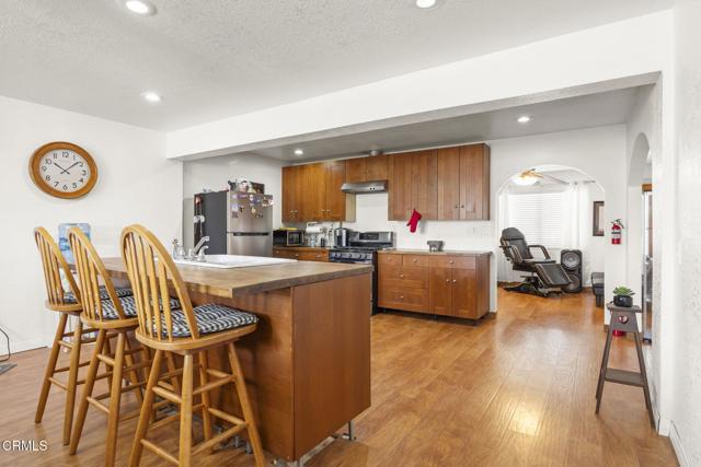 Detail Gallery Image 13 of 52 For 320 D St, Fillmore,  CA 93015 - 4 Beds | 2/1 Baths