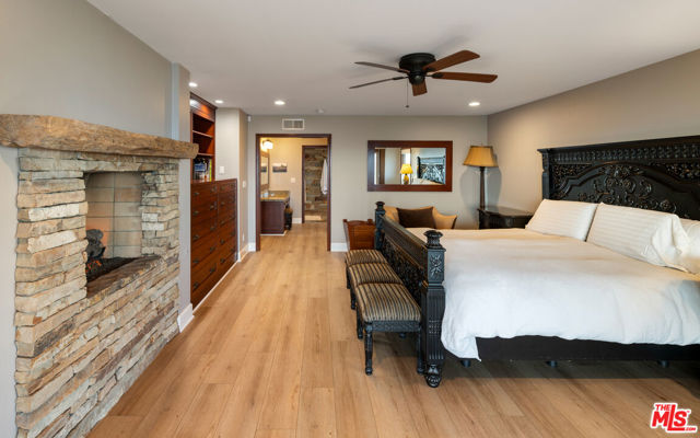 18074 Coastline Drive, Malibu CA: https://media.crmls.org/mediaz/508172a7-1a81-4140-babc-eb86519116c2.jpg