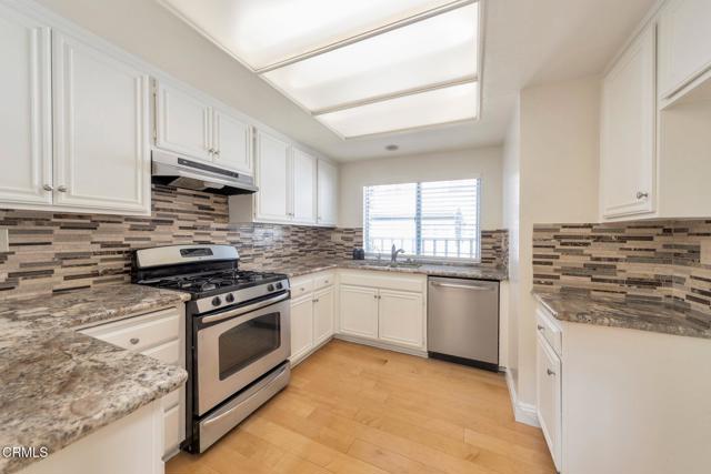 Detail Gallery Image 5 of 14 For 1029 Gilbert Ln, Ventura,  CA 93003 - 2 Beds | 2 Baths
