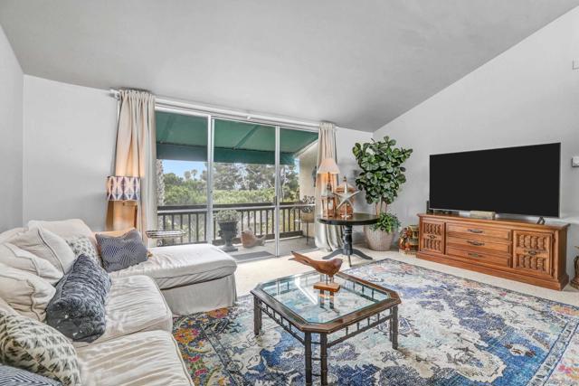 6455 La Jolla Blvd, La Jolla CA: https://media.crmls.org/mediaz/5083bf0d-bff5-489b-8b9d-28520683fa57.jpg