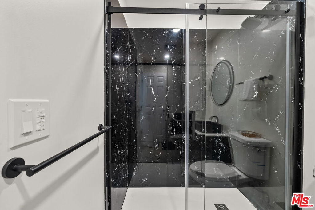 https://media.crmls.org/mediaz/5083ea00-d8a6-4c3a-9e7d-862eb5e0534b.jpg?preset=X-Large