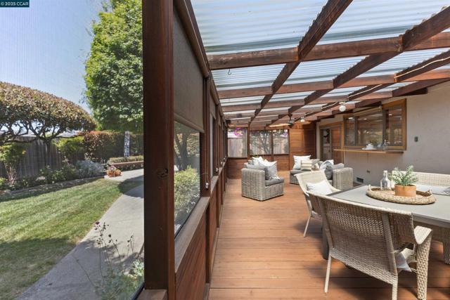 1752 Berrywood Ct, Concord CA: https://media.crmls.org/mediaz/5083ebe2-3a51-426e-95b4-c9b11b01bb59.jpg
