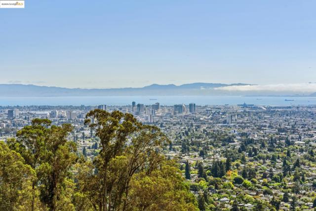 690 PANORAMIC WAY, Berkeley CA: https://media.crmls.org/mediaz/50842a8f-c0f8-44b1-bc1f-f935af9bfa9f.jpg