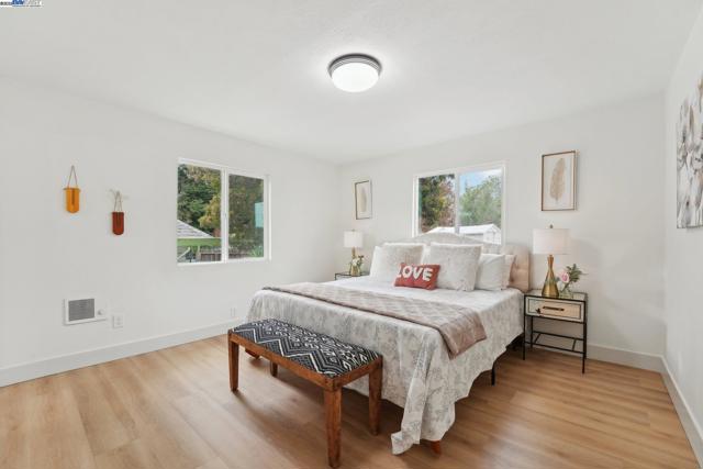 2155 42nd ave, Oakland CA: https://media.crmls.org/mediaz/508465d1-a458-4feb-acf3-98eca3bc4886.jpg