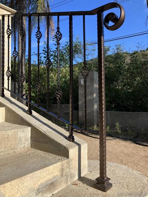 1088 Deer Springs Rd, San Marcos CA: https://media.crmls.org/mediaz/50848875-824a-4277-88e3-86626f0774bb.jpg