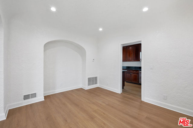 827 23rd Street, Santa Monica CA: https://media.crmls.org/mediaz/5084b0fe-6d7d-439c-ae82-b114542801fb.jpg