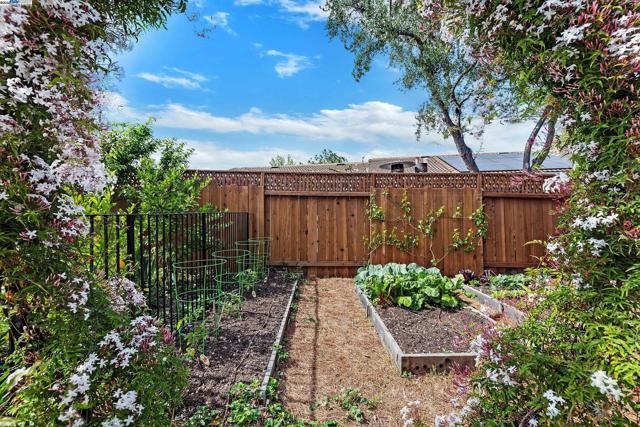 204 Franciscan Dr, Danville CA: https://media.crmls.org/mediaz/5084df6c-808e-4619-8e14-e93e261e9389.jpg