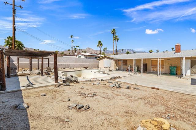38280 Chuperosa Lane, Cathedral City CA: https://media.crmls.org/mediaz/5084f45e-f68b-420a-90af-6eb61b7db6aa.jpg