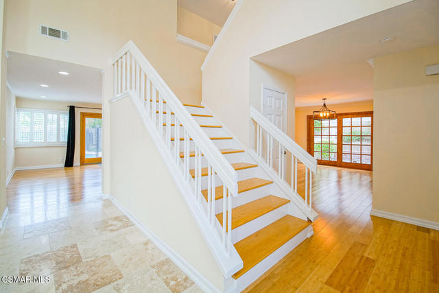 2111 Peak Place, Thousand Oaks CA: https://media.crmls.org/mediaz/50852bd4-5089-4113-a7bf-eafddc131bbf.jpg