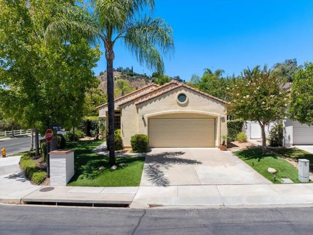 2385 Amber Oak Ln, Escondido CA: https://media.crmls.org/mediaz/50855c74-49ee-4184-8ca7-5a390e12e385.jpg