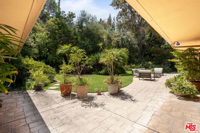 515 Warner Avenue, Los Angeles CA: https://media.crmls.org/mediaz/50857ee1-b259-4e6d-80c8-06060df90034.jpg