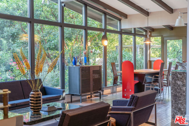 8581 Appian Way, Los Angeles CA: https://media.crmls.org/mediaz/50866f66-1c40-4c41-b337-525b8f1583c3.jpg