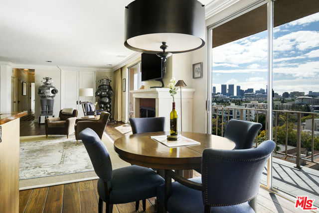 100 S Doheny Drive, Los Angeles CA: https://media.crmls.org/mediaz/5086775f-5826-4737-b4e3-1a4d1f5e2480.jpg
