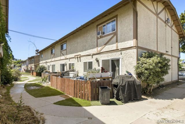 1107 S 41st St, San Diego CA: https://media.crmls.org/mediaz/50868187-8cb8-4bd1-b91c-f5dc32ecf278.jpg