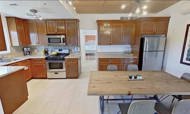 1950 N Magnolia Road, Palm Springs CA: https://media.crmls.org/mediaz/5086b39b-a786-4352-9dec-94551be018f8.jpg