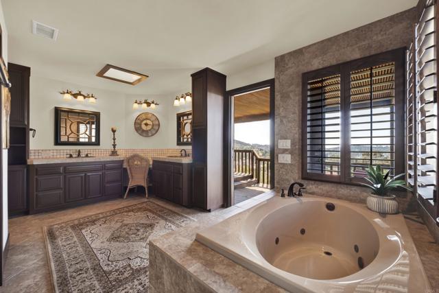 1310 Miracielo Court, San Marcos CA: https://media.crmls.org/mediaz/5087c4a8-8c78-46cf-b39f-c58f1b3badf1.jpg