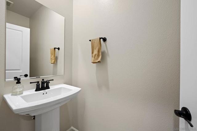 28079 Harvest Ct, Valley Center CA: https://media.crmls.org/mediaz/50882d19-da03-41af-83a3-f13a5131120f.jpg