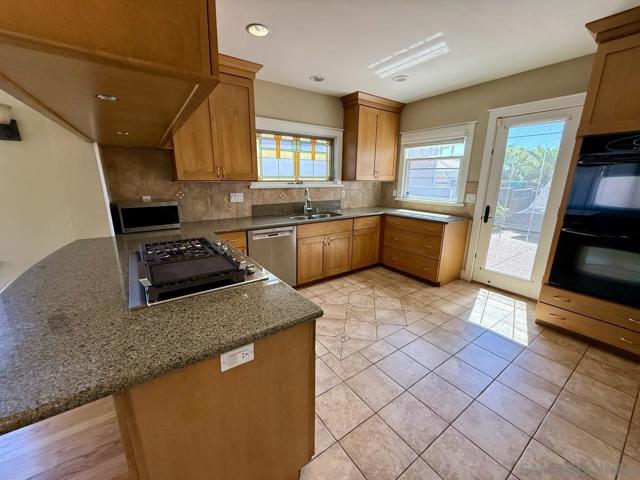 2375 Montclair St, San Diego CA: https://media.crmls.org/mediaz/508878a0-4c1b-4a92-b783-cd958db2470b.jpg