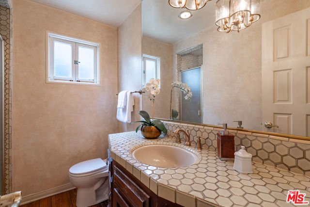475 S Rodeo Drive, Beverly Hills CA: https://media.crmls.org/mediaz/5088d0e9-c4de-4889-8f2d-146f6247a40f.jpg
