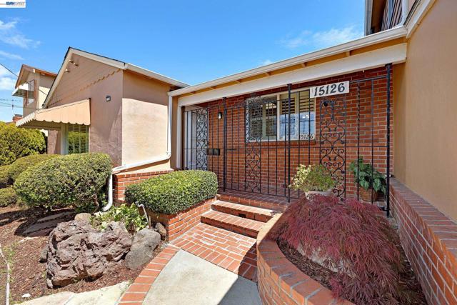 Image 3 of 47 For 15126 Andover St