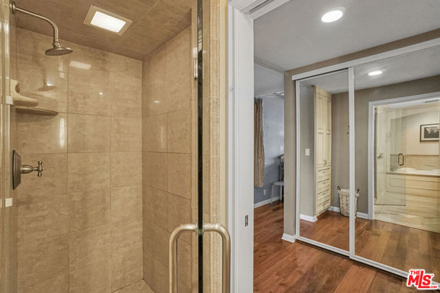 4401 Moorpark Way, Toluca Lake CA: https://media.crmls.org/mediaz/50896f68-4f18-4537-b6c5-b2c27e526a7a.jpg