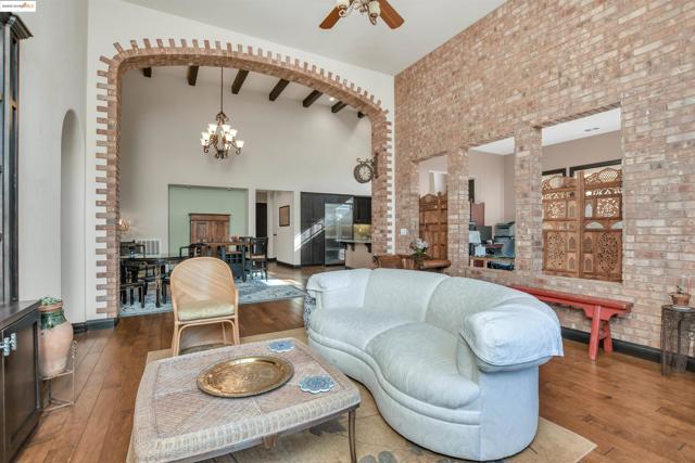 1147 Saint Julien St, Brentwood CA: https://media.crmls.org/mediaz/50897b03-771f-4cd4-9384-f9c1995e8c7e.jpg