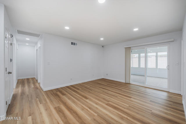 1477 Dinsmore Street, Simi Valley CA: https://media.crmls.org/mediaz/5089fe2b-7062-4e54-b678-18177d83c34a.jpg