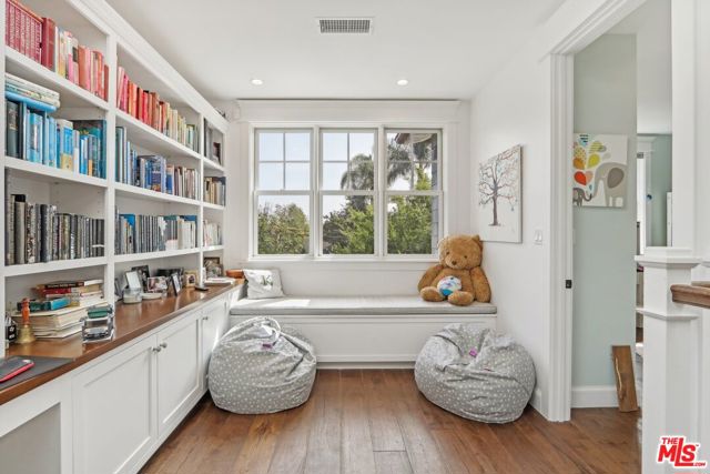3143 Shelby Drive, Los Angeles CA: https://media.crmls.org/mediaz/508ab820-c313-4296-bff1-57a5a9da8bd9.jpg