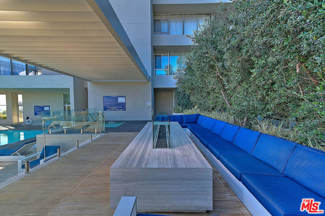 9255 Doheny Road, West Hollywood CA: https://media.crmls.org/mediaz/508adf4d-667d-4bc8-bccd-111cd129dfc6.jpg
