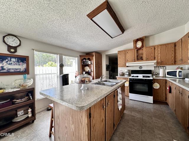Detail Gallery Image 4 of 15 For 847 Main St, Piru,  CA 93040 - 4 Beds | 2 Baths