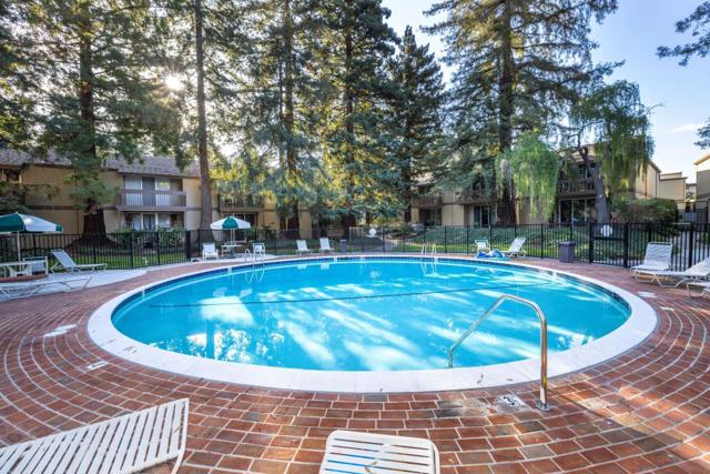 505 Cypress Point Drive, Mountain View CA: https://media.crmls.org/mediaz/508b8436-fe19-4581-82ee-8575a023dc31.jpg