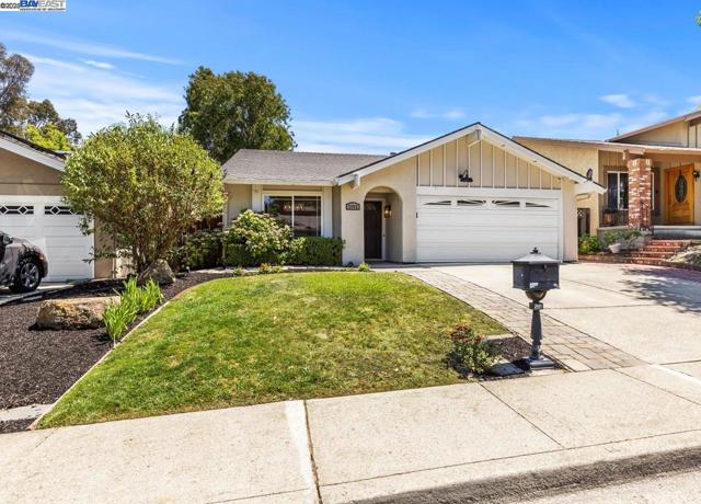 2485 Talavera Dr, San Ramon CA: https://media.crmls.org/mediaz/508b84a3-2ad1-4e07-82da-f4533b8ff7cd.jpg