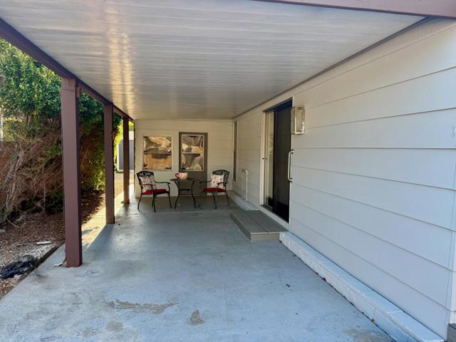 14 International Boulevard, Rancho Mirage CA: https://media.crmls.org/mediaz/508ba06d-7489-4ca4-8ebd-bc20f87adc1b.jpg