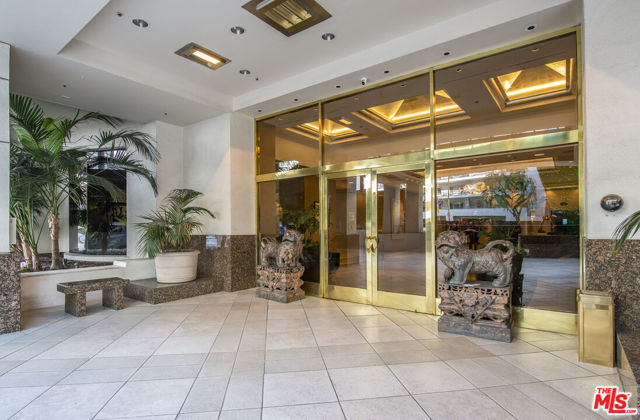 10724 Wilshire Boulevard, Los Angeles CA: https://media.crmls.org/mediaz/508bd5cc-21db-43d1-8672-bb20936c486e.jpg