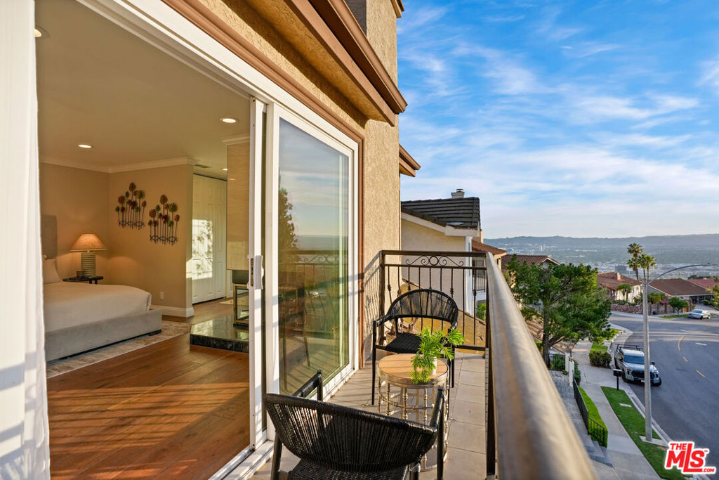 https://media.crmls.org/mediaz/508c34ec-bc47-4308-81af-51a07f87728d.jpg?preset=X-Large
