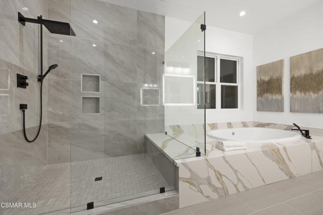 339 Toyon Court, Thousand Oaks CA: https://media.crmls.org/mediaz/508c6de2-10e3-4adb-8168-06b0aed6bd79.jpg