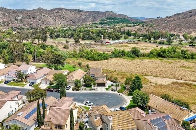 2476 Fallbrook Pl, Escondido CA: https://media.crmls.org/mediaz/508c8607-f071-46e7-8d47-33b268345328.jpg