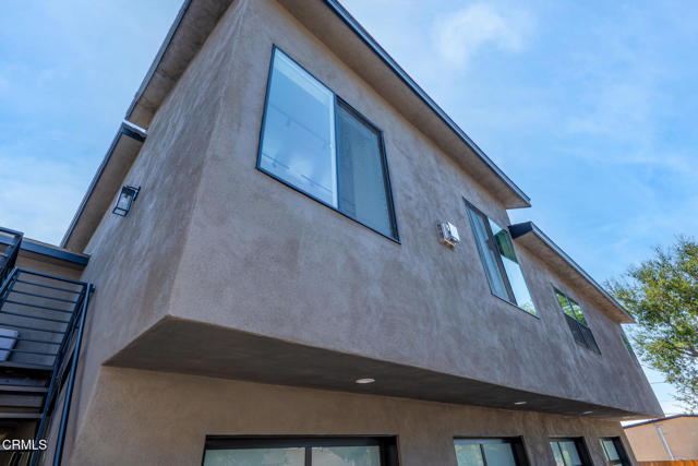 1818 New York Drive, Altadena CA: https://media.crmls.org/mediaz/508c92a3-2eb2-4582-a88f-2eba4de4887e.jpg