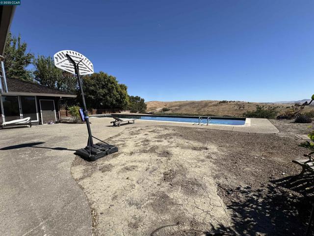 269 Birchwood Dr, Moraga CA: https://media.crmls.org/mediaz/508ca2c1-5653-412b-84eb-f366ebdff4ca.jpg
