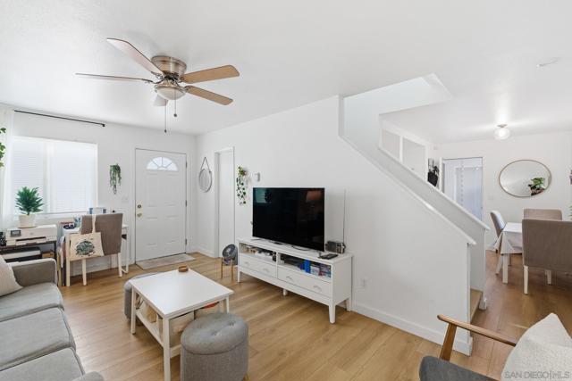 248 Orange Avenue, Coronado CA: https://media.crmls.org/mediaz/508cd8cc-ee70-4c1a-a56d-3efbf525becf.jpg