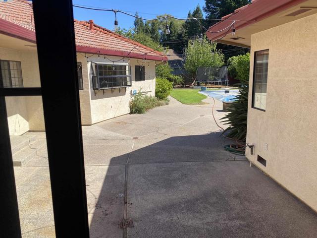 11 Foothill Lane, Pleasanton CA: https://media.crmls.org/mediaz/508ce065-43dc-4f33-894e-61f10ce0bdd6.jpg
